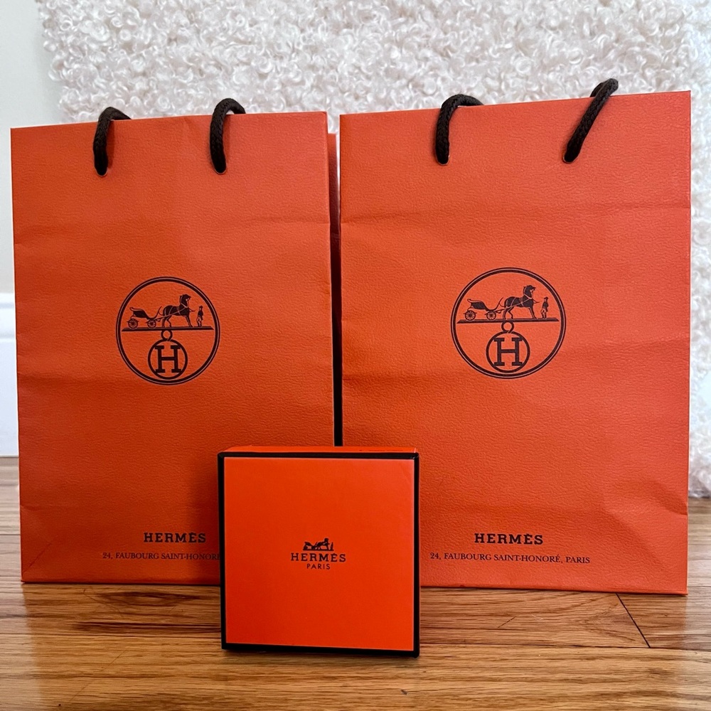 Hermes , authentic 2 x paper shopping bags & one small box . Mint condition .